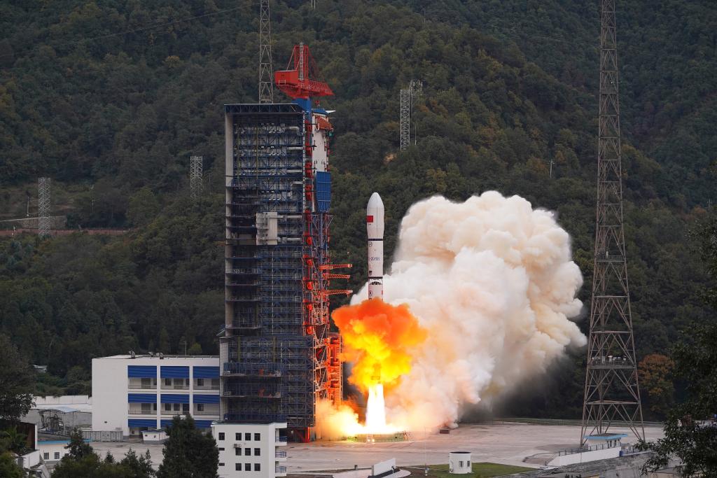 极悦平台：长二丁火箭携手远征三号上面级发射成功
