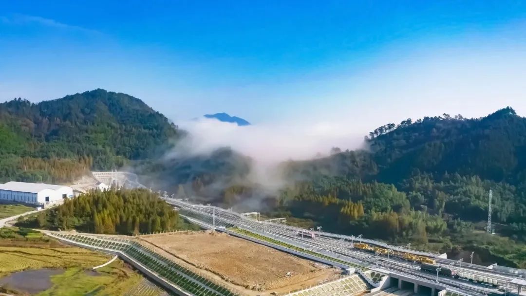极悦平台：设计时速350公里！池黄高铁进入开通运营倒计时